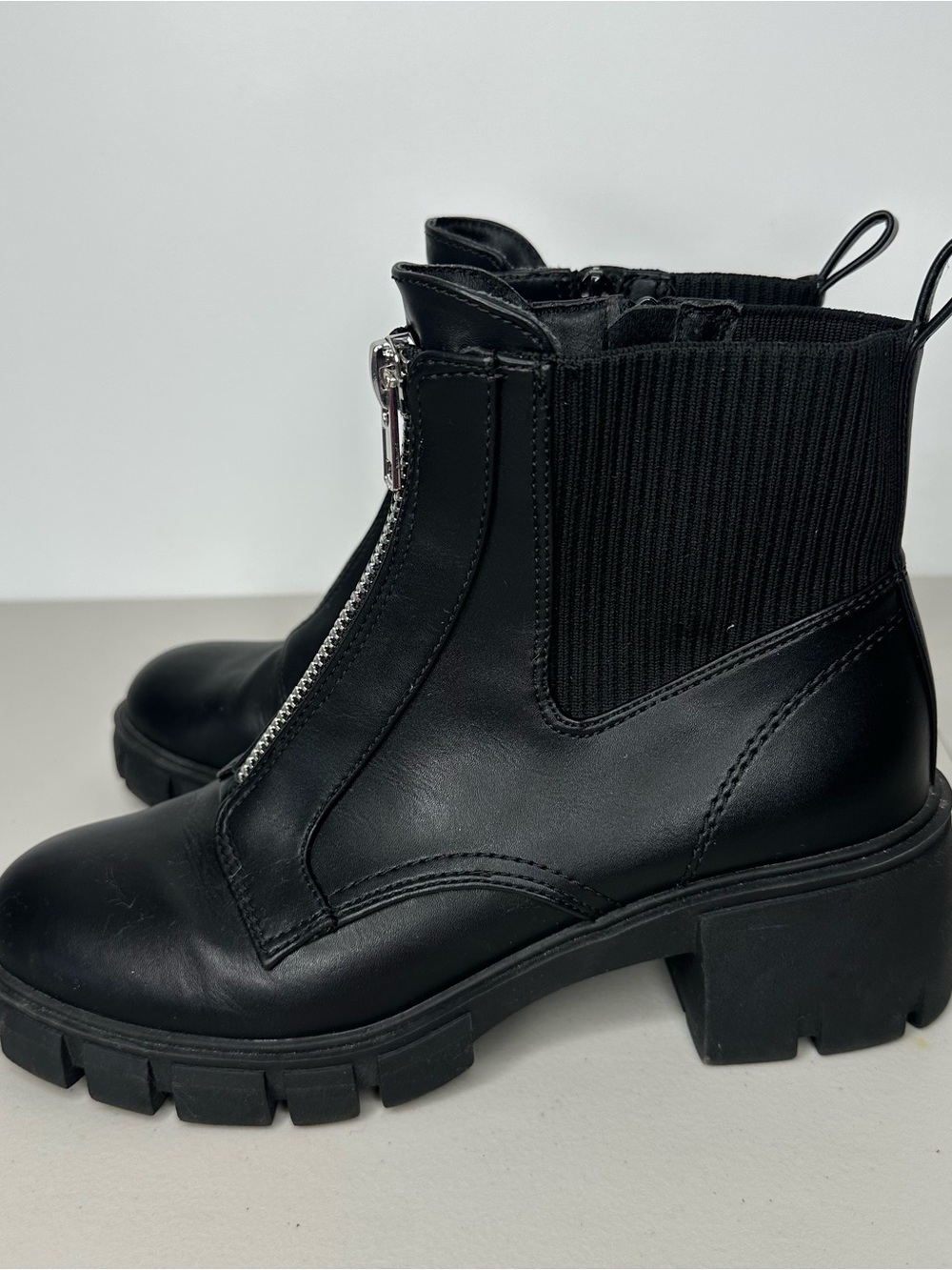 Falls Creek Women’s Black Chunky Lug Sole Ankle Boots Side Zip Chelsea Size 9